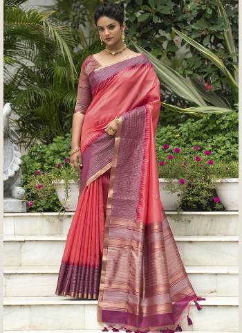 For A Pretty Look,Grab These Beautiful Saree Come With Pretty Blouse.Its Saree is Fabricated On South Silk  Pair With Art Silk Blouse Beautified With Wevon Checks   Work