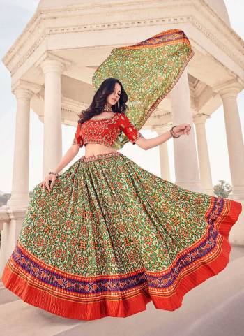 For a Beautiful Look, Grab These Pretty Lehenga Choli  Come With Contrast Color Dupatta And Blouse . Its Fabricated On Rayon Base Pair With Pashmina Silk Blouse And Rayon Dupatta.Beautified With Digital Printed,Jari,Resham Embroidery Work