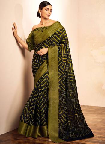 Grab These Saree in Lovely Colored.Its Saree And Blouse Are Fabricated On?Silk Blend Beautified With Wevon Border,Printed Work