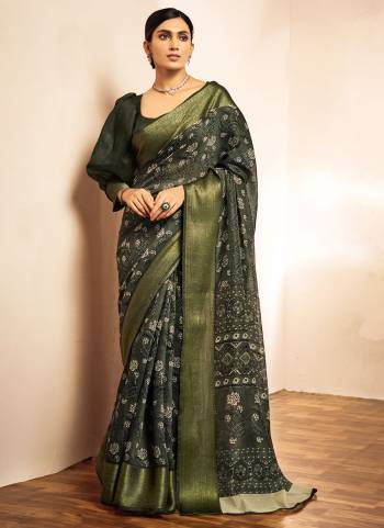 Grab These Saree in Lovely Colored.Its Saree And Blouse Are Fabricated On?Silk Blend Beautified With Wevon Border,Printed Work