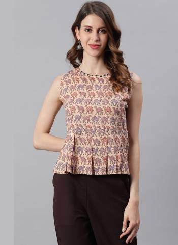 Grab These Pretty Colored Short Top.These Top S Fabricated On Cotton Based.its Beautified With Designer Printed.