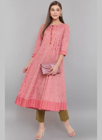 You Will Definitely Earn Lots Of Compliments Wearing This Readymade Kurti In Pretty Colored. This Readymade Kurti Is Fabricated On Cotton Beautified With Designer Foil Printed