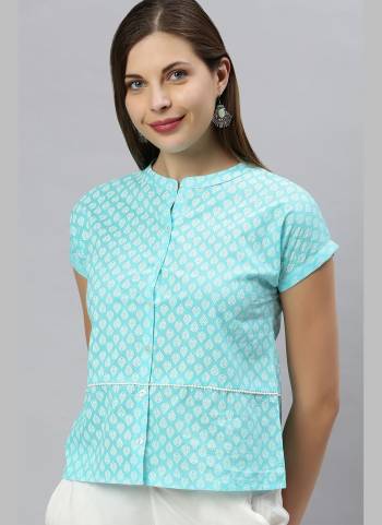 Grab These Casual Wear Kurti in Pretty Colored.kurti is fabricated on Cotton Based With Designer Printed.its Easy To Carry All Day Long.