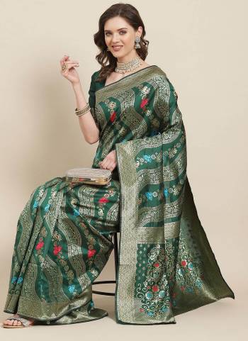 For A Traditional Look,Grab These Lovely Saree in Fine Colored.its Saree And Blouse Are Fabricated On Banarasi Silk With Heavy Wevon Designer.Buy Now These Pretty Saree.