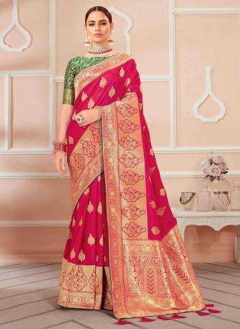 Grab These Traditional Wear Lovely Saree Pair With Pretty Bloue.Its Saree And Blouse Are Fabricated On Banarasi Silk Come With Heavy Wevon Designer.