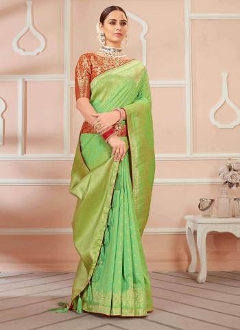 Grab These Traditional Wear Lovely Saree Pair With Pretty Bloue.Its Saree And Blouse Are Fabricated On Banarasi Silk Come With Heavy Wevon Designer.