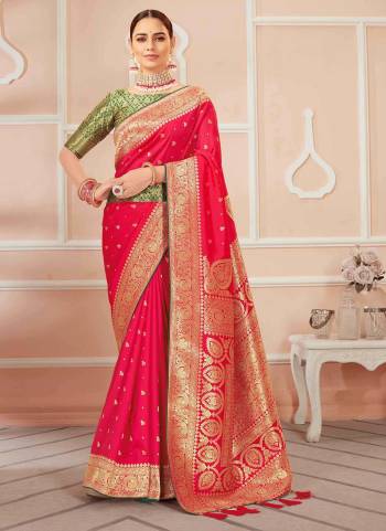 Grab These Traditional Wear Lovely Saree Pair With Pretty Bloue.Its Saree And Blouse Are Fabricated On Banarasi Silk Come With Heavy Wevon Designer.