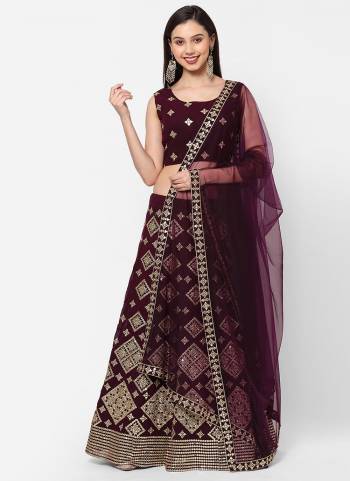 For A Beautiful Look,Grab These Lehenga in All Over Lovely Colored.Its Lehenga Is Fabricated On Net Based.its Beautified With Designer Multy Embroidery Work