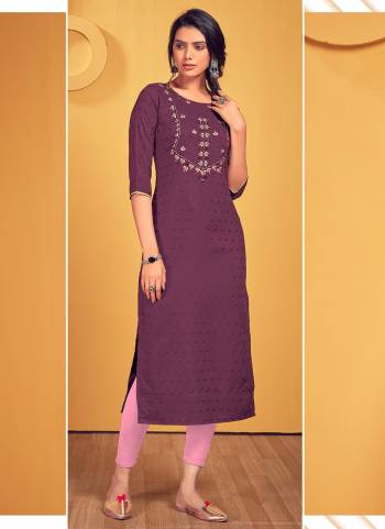 Grab These Casual Wear Readymade Kurti In All Over Pretty Colored.Its Fabricated On Viscose Come With Hand Mirror Embroidery Work.