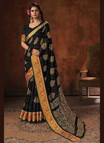 For a Beautiful Look, Grab This Fancy Saree In All Over Pretty Colored.Its Saree And Blouse Are Fabricated On Cotton Blend.Its Beautified With Designer Printed.