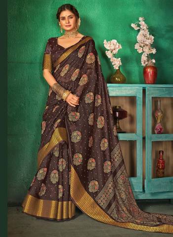 Adorn The Pretty Angelic Look In This Beautiful Saree In Pretty Colored Pair With Blouse.These Saree And Blouse Are Fabricated On Silk Blend.Its Beautified With Heavy Wevon Designer