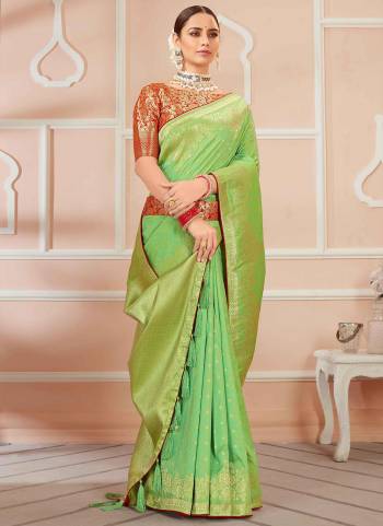 For A Beautiful Look , Grab These Fancy Designer Saree In All Over Fine Colored.These Saree And Blouse Are Fabricated On Banarasi Silk Beautified With Heavy Wevon Designer