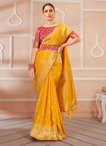 For A Beautiful Look , Grab These Fancy Designer Saree In All Over Fine Colored.These Saree And Blouse Are Fabricated On Banarasi Silk Beautified With Heavy Wevon Designer