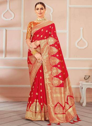 For A Beautiful Look , Grab These Fancy Designer Saree In All Over Fine Colored.These Saree And Blouse Are Fabricated On Banarasi Silk Beautified With Heavy Wevon Designer