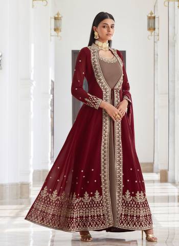 For Different Look,Grab These Designer Suit in Fine Colored.These Top is Fabricated On Georgette Pair With Santoon Bottom And Nazmin Dupatta.Its Beautified With Heavy Designer Embroidery Work.