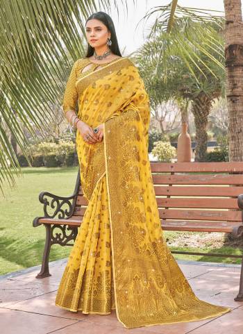 Enhance Your Beauty wearing This Saree In Fine Colored.These Saree Is Fabricated On Cotton Based Pair With Cotton Blouse And Beautified With Jari Wevon Designer Work.