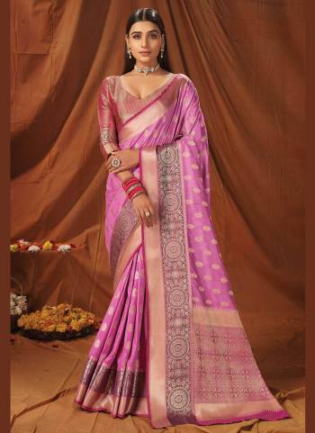 For A Beautiful Look,Grab These Fancy Saree In Fine Colored.These Saree And Blouse Are Fbaricated On Silk Based.Its Beautified With Heavy Jari Wevon Designer Work.