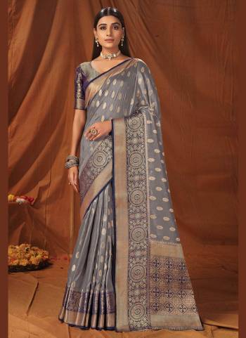 For A Beautiful Look,Grab These Fancy Saree In Fine Colored.These Saree And Blouse Are Fbaricated On Silk Based.Its Beautified With Heavy Jari Wevon Designer Work.