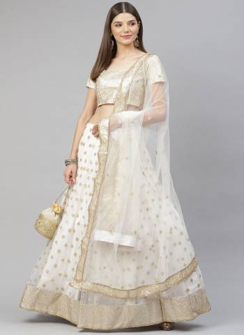 Grab These Beautiful Lehenga Choli in All Over Fine Colored.These Lehenga And Blouse Are Fabricated On Net Pair With Net Dupatta.Its Beautified With Designer Sequance Embroidery Work.