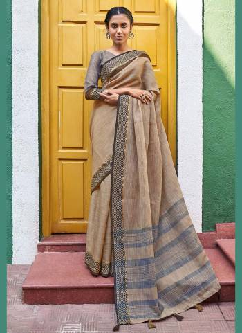 For A Pretty Look , Grab These Fancy Saree in All Over Fine Colored.These Saree is Fabricated On Linen Pair With Blouse.Its Beautified With Heavy Wevon Designer WOrk.