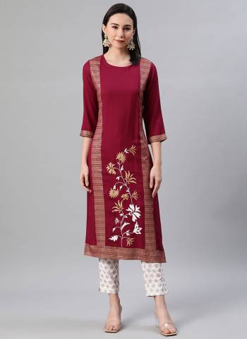 Buy These Casual Wear Kurti in Beautiful Colored Come With Rayon Fabricated With Designer Foil Printed.its Available in All Regular Size.Buy Now.