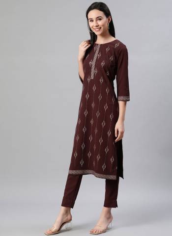 Buy These Casual Wear Kurti in Beautiful Colored Come With Rayon Fabricated With Designer Foil Printed.its Available in All Regular Size.Buy Now.