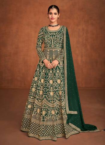 For A Different Look,Grab These Designer Suit in All Over Lovely Colored.These Suit is Fabricated on Georgette Pair With Silk Santoon Bottom And Georgette Dupatta.Its Beautified With Heavy Designer Embroidery Work