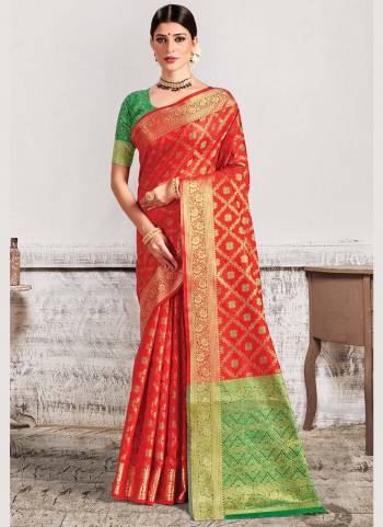 For A Different Look,Grab These Saree in All Over Beautiful Colored.These Saree And Blouse Are Fabricated On Silk Based.Its Beautified With Heavy Jari Wevon Designer Work.