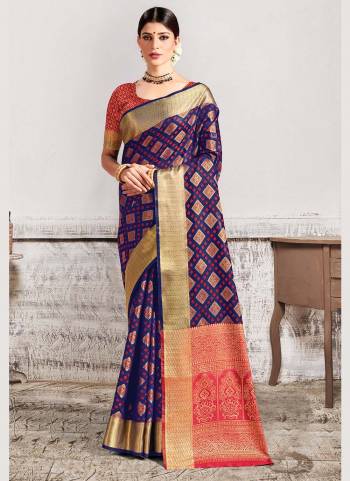 For A Different Look,Grab These Saree in All Over Beautiful Colored.These Saree And Blouse Are Fabricated On Silk Based.Its Beautified With Heavy Jari Wevon Designer Work.