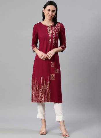 Grab These Casual Wear Beautiful Kurti in Fine Colored.These kurti is Fabricated on Rayon Based With Designer Foil Print Work.Its Available in All Regular Size.Buy Now..