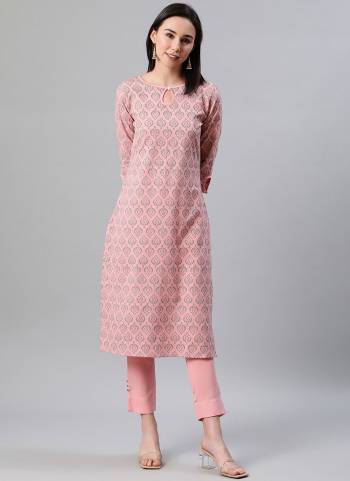 Grab These Casual Wear Beautiful Kurti in Fine Colored.These kurti is Fabricated on Rayon Based With Designer Foil Print Work.Its Available in All Regular Size.Buy Now..