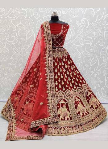 Grab These Designer Lehenga in All Over Same Colored.These Lehenga And Blouse Are Fabricated On Velvet Based Pair With Soft Net Dupatta.Its Beautified With Heavy Designer Work.