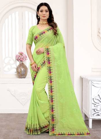 for  A Beautiful Look Grab These Saree in All Over Fine Colored Pair With Blouse.These Saree And Blouse Are Fabricated On Georgette Based.Its Beautified With Designer Embroidery Work.