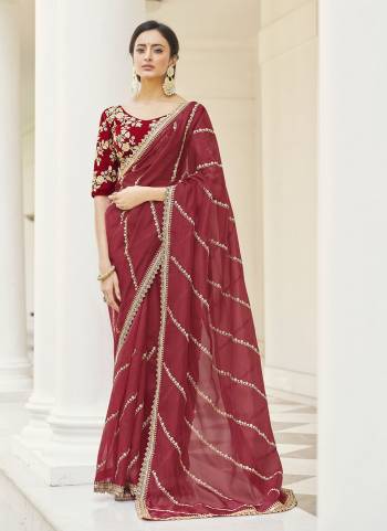 For A Designer Look ,Grab These Saree in All Over Fine Colored Pair With Designer Blouse.These Saree is Fabricated on Velvet Based Pair With Organza Blouse.Its Beautified With Heavy Designer Work.