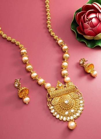 Looking To Your Personality By Pairing Up This Beautiful Necklace Set With Your?Ethnic Attire. This Pretty Set Is In Fine Color Beautified With Kundan Work. Buy Now.