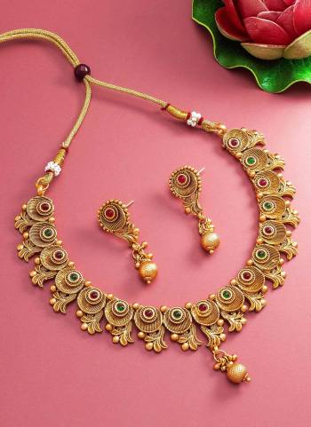 Looking To Your Personality By Pairing Up This Beautiful Necklace Set With Your?Ethnic Attire. This Pretty Set Is In Fine Color Beautified With Kundan Work. Buy Now.