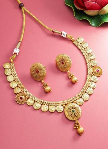 Looking To Your Personality By Pairing Up This Beautiful Necklace Set With Your?Ethnic Attire. This Pretty Set Is In Fine Color Beautified With Kundan Work. Buy Now.