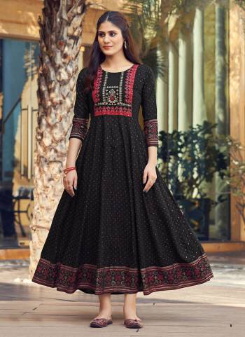 For A Casual Wear,Grab These kurti in fine Colored.These Kurti is Fabricated on Rayon Based.its Beautified With Designer Printed.its Available in All Regular Size.