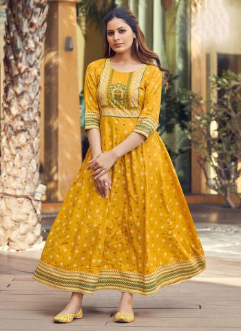 For A Casual Wear,Grab These kurti in fine Colored.These Kurti is Fabricated on Rayon Based.its Beautified With Designer Printed.its Available in All Regular Size.