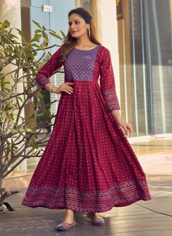 For A Casual Wear,Grab These kurti in fine Colored.These Kurti is Fabricated on Rayon Based.its Beautified With Designer Printed.its Available in All Regular Size.