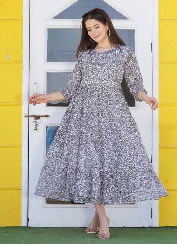 For A Beautiful Look , Grab These Kurti in Fine Colored.These kurti is Fbaricated On Georgette Based Come With Designer Printed.its Available in All Regular Size.