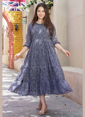 For A Beautiful Look , Grab These Kurti in Fine Colored.These kurti is Fbaricated On Georgette Based Come With Designer Printed.its Available in All Regular Size.