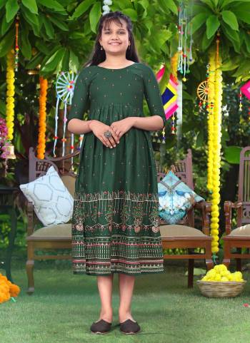 Grab These Children Wear Readymade Kurti in Lovely Colored Come With Rayon Fabric.Its Beautified With Designer Printed.Buy Now