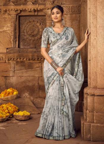 For A Proper Look,Grab These Saree in All Over Pretty Colored.These Saree And Blouse Are Fabricated On Poly Chiffon Come With Designer Printed.