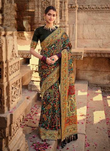 For A Proper Look,Grab These Saree in Fine Colored Pair With Matching Blouse.These Saree And Blouse Are Fabricated On Kani Silk.Its Beautified With Wevon Designer Work.