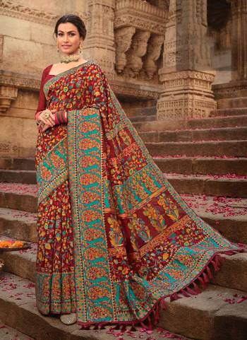 For A Proper Look,Grab These Saree in Fine Colored Pair With Matching Blouse.These Saree And Blouse Are Fabricated On Kani Silk.Its Beautified With Wevon Designer Work.