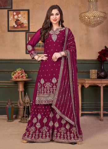 Grab These Sharara Suit In All Over Fine Colored.These Top is Fabricated on Faux Georgette Pair With Santoon Bottom And Faux Georgette Dupatta.Its Beautified With Designer Embroidery Work.