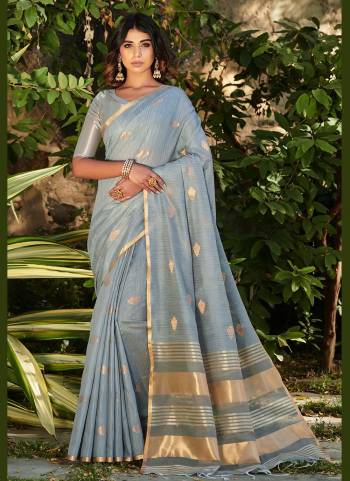 For A Beautiful Look,Grab These Saree in Fine Colored Pair WIth Matchng Colored Blouse.These Saree is Fabricated On Tussar Silk Pair With Raw Silk Blouse.Its Beautified With Wevon Jari Designer Work.