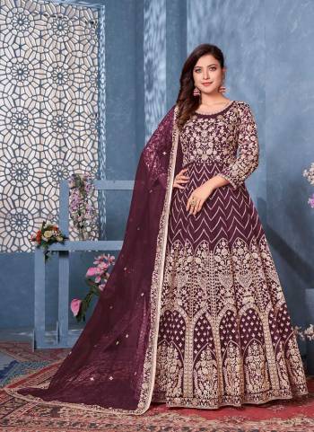 Grab These Designer Suit in Beautiful Colored Pair With Bottom And Dupatta.These Top is Fabricated On Net Pair With Santoon Bottom And Net Dupatta.Its Beautified With Designer Work.