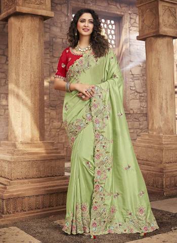 For A Bold And Beautiful Look, Grab This Designer Saree in Pretty Colored.These Saree And Blouse Are Fabricated On Organza?Based.Its Beautified With Heavy Designer Work.